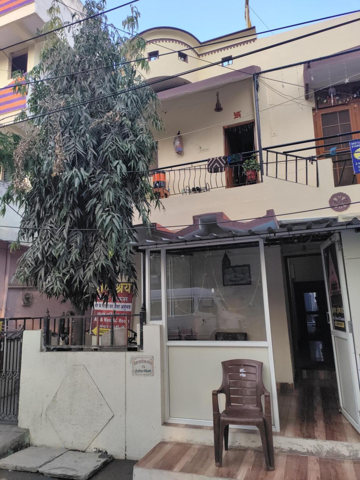 Ramashray Guest House Uddzsaín Kültér fotó