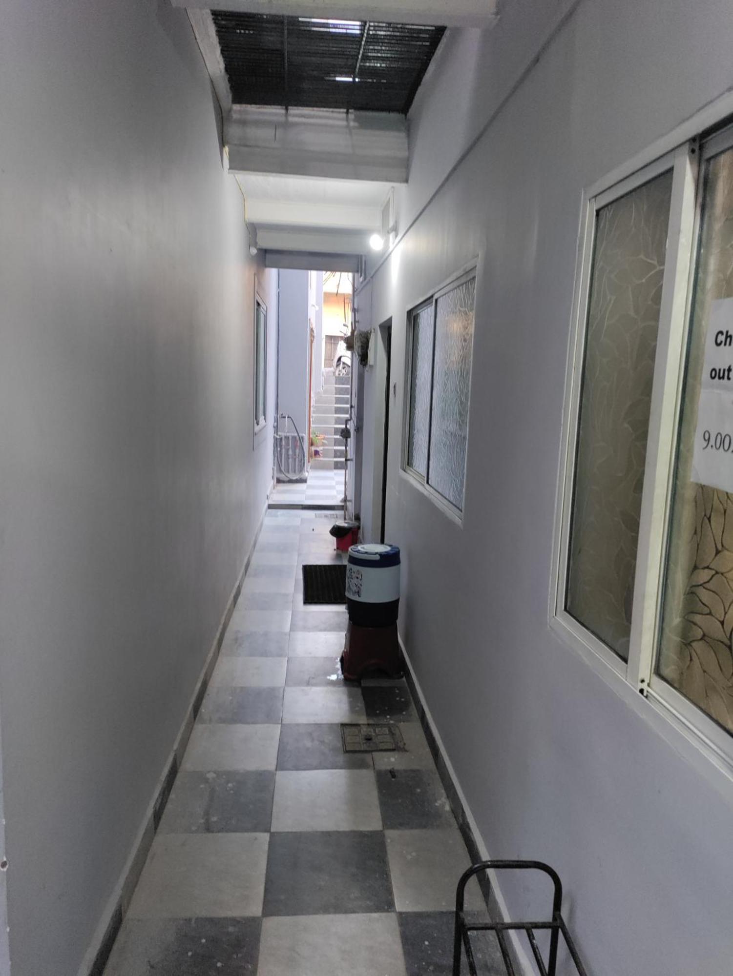 Ramashray Guest House Uddzsaín Kültér fotó